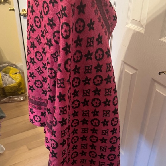 Pink Patterned Shawl - Picture 4 of 15
